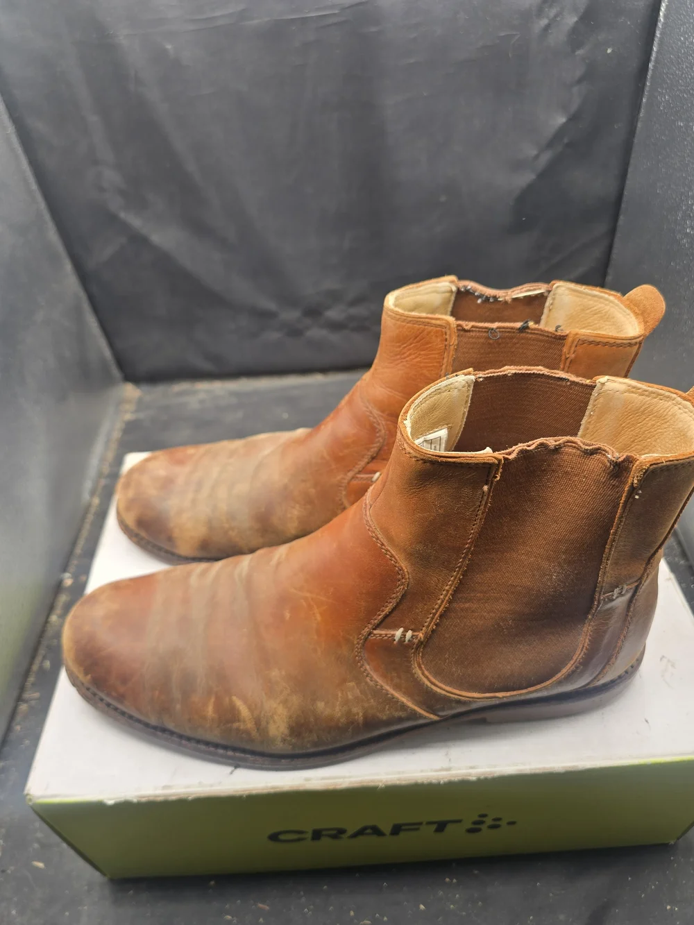 UGG Men's Tan Leather Chukka Boots